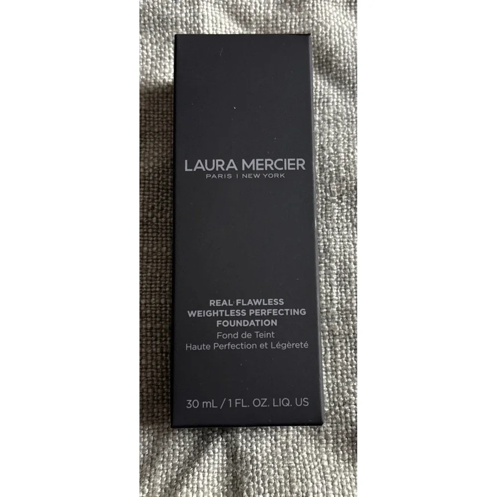 Laura Mercier - Real Flawless Weightless Perfecting Foundation - 4w1 Suntan 1oz